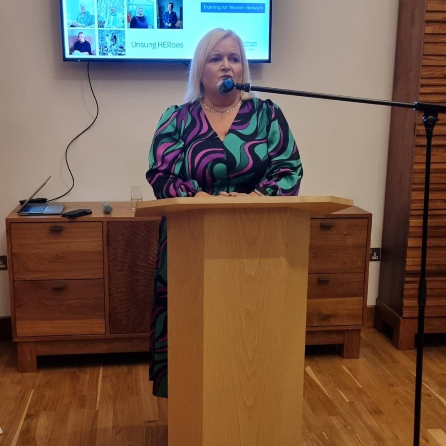 bf78aab6d3dde2bc014ff8d73dda951ef39c7a16